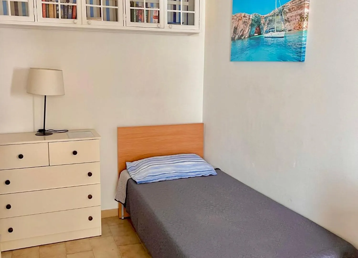 S2 Single Room, Shared Bathroom Saint Julian's
